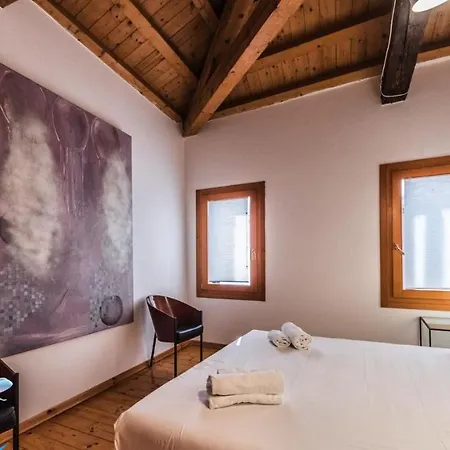 Au Nom De La Rose Apartament