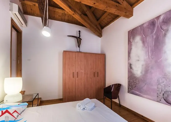 Au Nom De La Rose Venecia