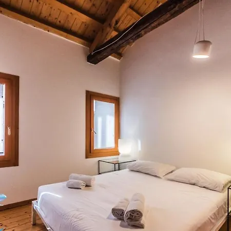 Au Nom De La Rose * Venedig