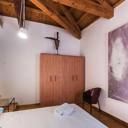 Au Nom De La Rose Venedik